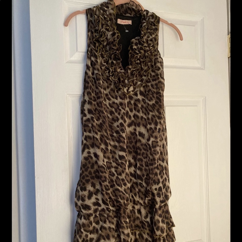 Sleeveless leopard print ruffle dress